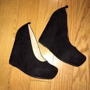 Black Wedges